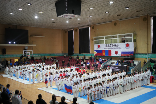 200 гаруй тамирчин каратэгийн хоёр төрөлд өрсөлдлөө